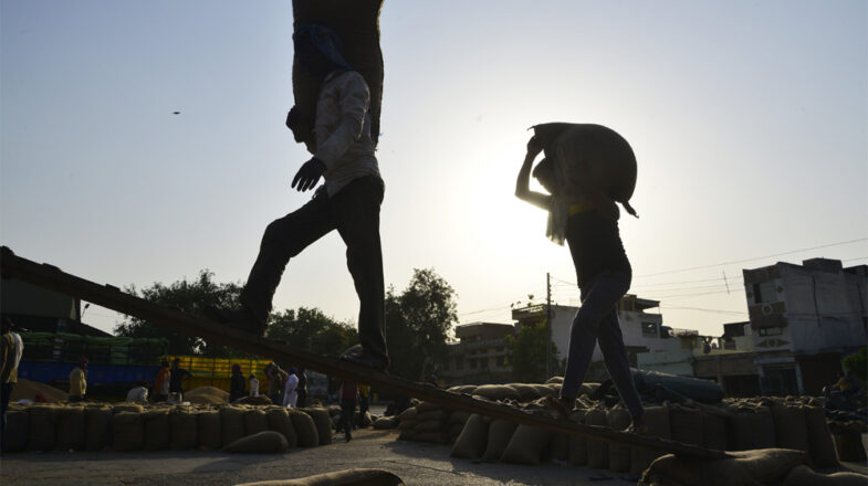 श्रमिकों की भी सुनें