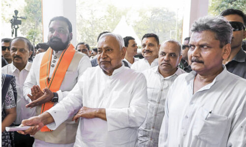 नीतीश के कारण बनी अनोखी स्थिति