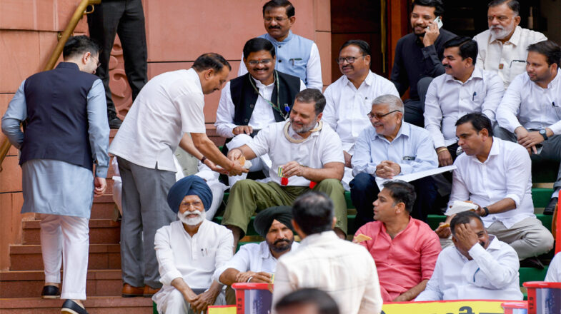 राहुल और निलंबित सांसदों का क्या होगा?