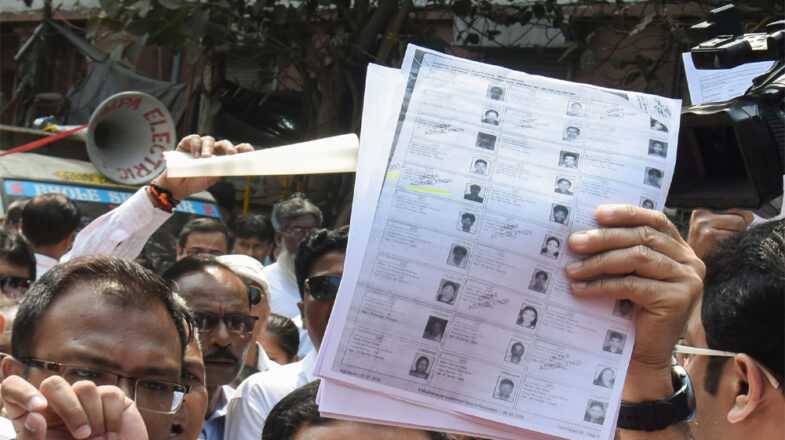 चुनाव आयोग की गड़बड़ियां संयोग हैं या प्रयोग?