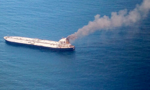 भारत आ रहे जहाज पर हमला