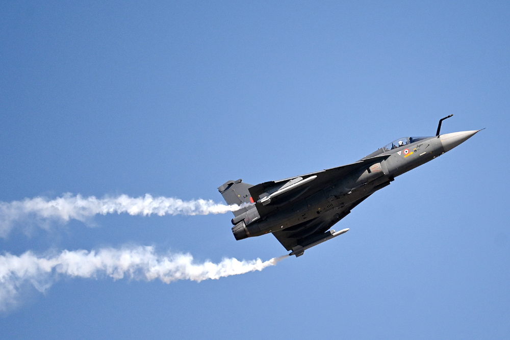 भारत में तेजस फाइटर जेट इंजन का रिपेयर सेंटर बनाने के लिए जीई एयरोस्पेस और भारतीय वायुसेना ने किया समझौता