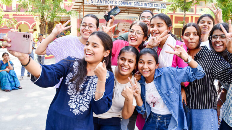 यूपी बोर्ड की 10वीं-12वीं का रिजल्ट जारी