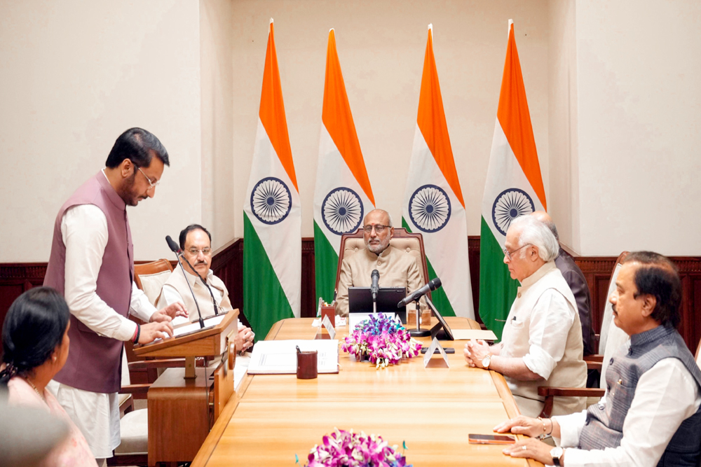 अजित पवार के बेटे पार्थ पवार बने राज्यसभा सांसद, उपराष्ट्रपति ने दिलाई शपथ