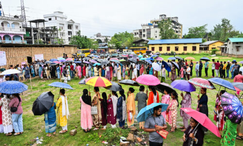 असम में बंपर वोटिंग, 3 बजे तक 76 प्रतिशत मतदान