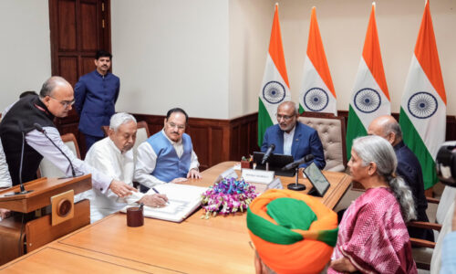 नीतीश कुमार ने ली राज्यसभा सांसद की शपथ