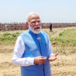 बंगाल चुनाव : हेलीपैड पर उमड़ी भारी भीड़, पीएम बोले- यह अद्भुत दृश्य