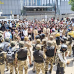 नोएडा में फैक्ट्रियों के खुलते ही फिर श्रमिकों का हंगामा, सुरक्षा के कड़े इंतजाम