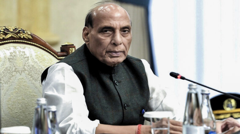 सीमा-पार आतंकवाद नजरअंदाज नहीं किया जा सकता: राजनाथ सिंह
