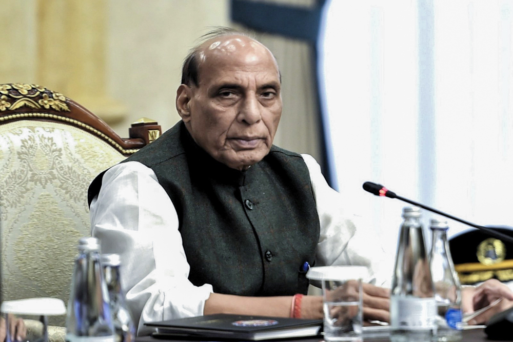 सीमा-पार आतंकवाद नजरअंदाज नहीं किया जा सकता: राजनाथ सिंह