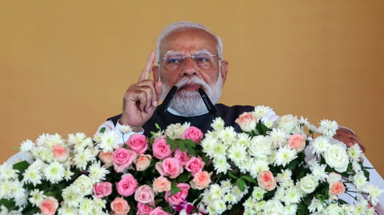 सपा परिवारवाद-जातिवाद से ऊपर नहीं उठ सकती, यूपी को सतर्क रहना होगा : पीएम मोदी