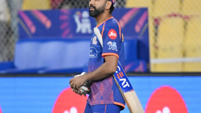 मुंबई इंडियंस को रोहित शर्मा की कमी खल रही है: आकाश चोपड़ा