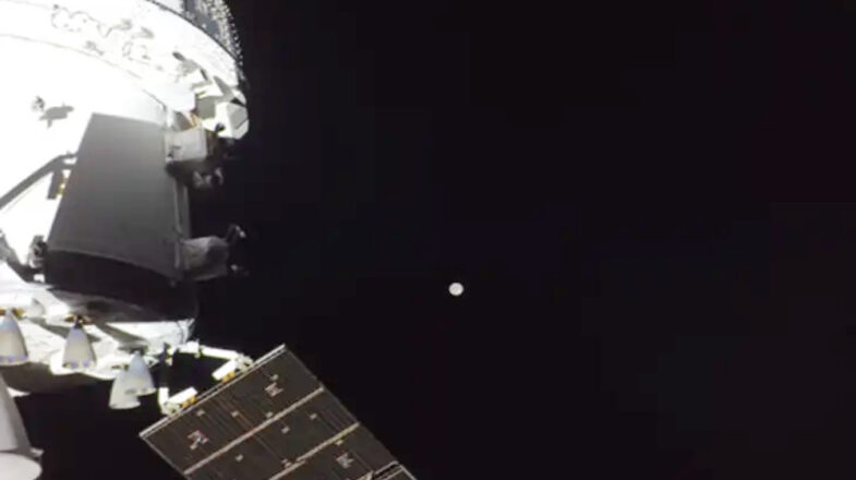 आर्टेमिस II मिशन: आधी सदी बाद चंद्रमा के करीब पहुंचा मानव मिशन