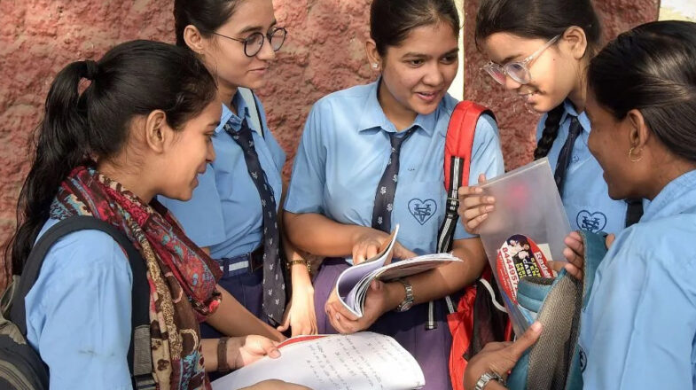 सीबीएसई 10वीं बोर्ड का रिजल्ट जारी, 93.70 प्रतिशत छात्रों ने मारी बाजी