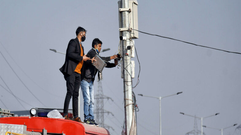 सीसीटीवी लगाओ, उतारो और फिर लगाओ
