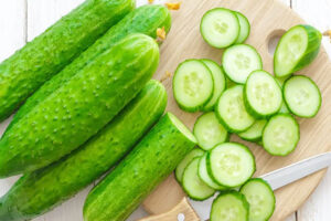 सेहत का पावरहाउस है खीरा, चेहरे से लेकर पेट के लिए लाभकारी