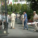 दिल्ली विधानसभा परिसर के हाई-सिक्योरिटी गेट को तोड़कर घुसी कार