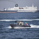 होर्मुज जलडमरूमध्य में जहाजों की आवाजाही रुकी, वैश्विक कच्चे तेल की कीमतों में बढ़ोतरी