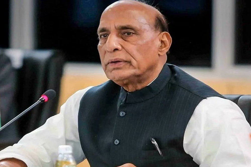 लोकसभा में नेता प्रतिपक्ष राहुल गांधी को माफी मांगनी चाहिए : राजनाथ सिंह