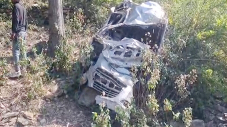 उत्तराखंड : टिहरी गढ़वाल में चंबा-कोटी रोड पर वाहन खाई में गिरा, 8 की मौत