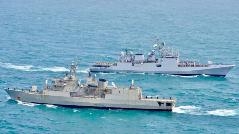 ‘होर्मुज के हालात नाजुक’, चीन ने भारतीय शिप पर फायरिंग को लेकर दिया बयान