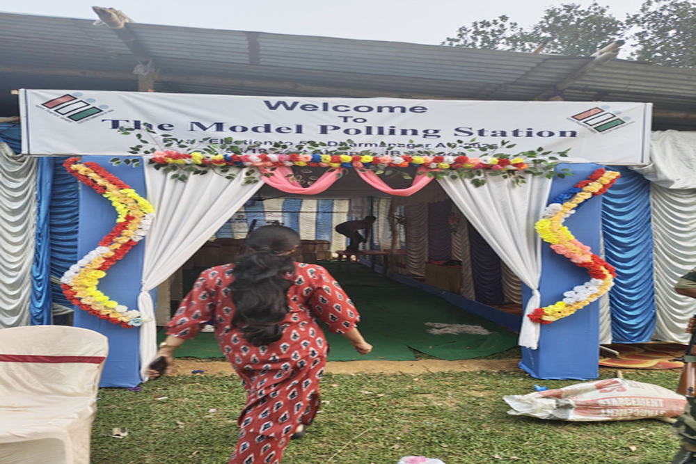 त्रिपुरा के धर्मनगर उपचुनाव में कड़ी सुरक्षा के बीच मतदान जारी