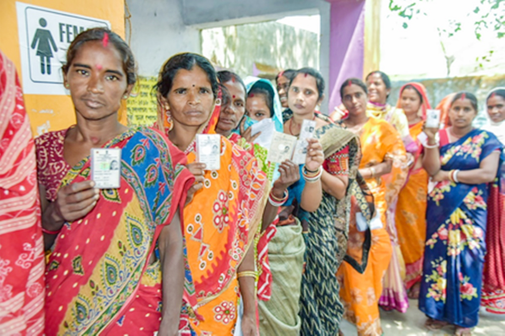 पश्चिम बंगाल में 3 बजे तक 78.77 और तमिलनाडु में 70 फीसदी मतदान