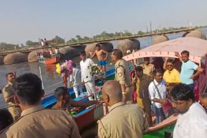 वृंदावन: यमुना नदी में पलटी नाव, 6 पर्यटकों की मौत