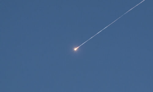 पश्चिम एशिया संकट: ईरान के खार्ग आइलैंड पर हमला, रेलवे पुल को उड़ाया