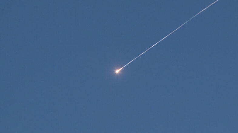 पश्चिम एशिया संकट: ईरान के खार्ग आइलैंड पर हमला, रेलवे पुल को उड़ाया