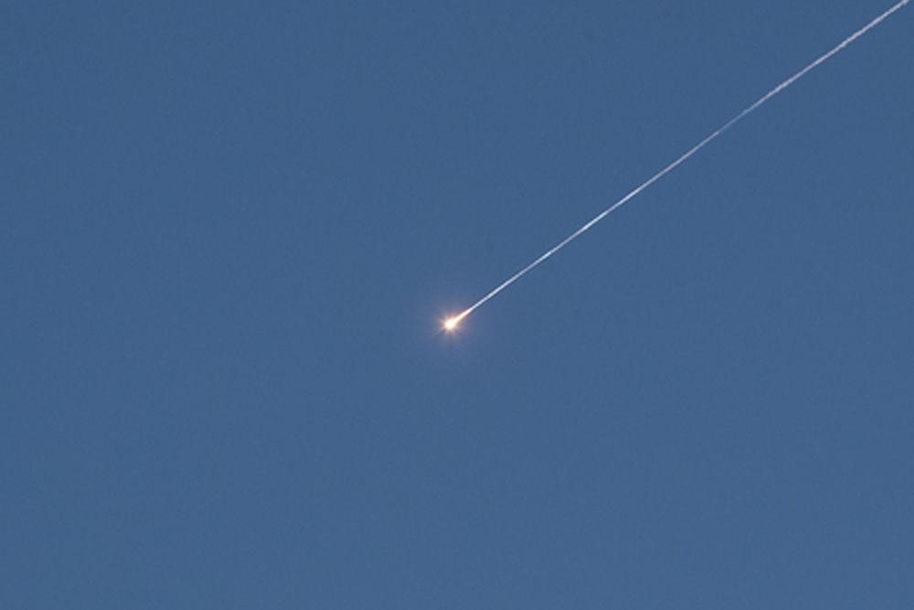 पश्चिम एशिया संकट: ईरान के खार्ग आइलैंड पर हमला, रेलवे पुल को उड़ाया