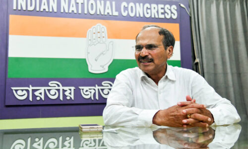 अधीर रंजन को अपने ही लोगों से लड़ना है