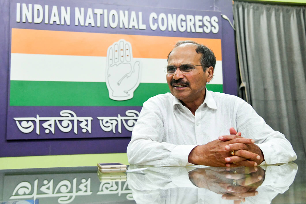 अधीर रंजन को अपने ही लोगों से लड़ना है