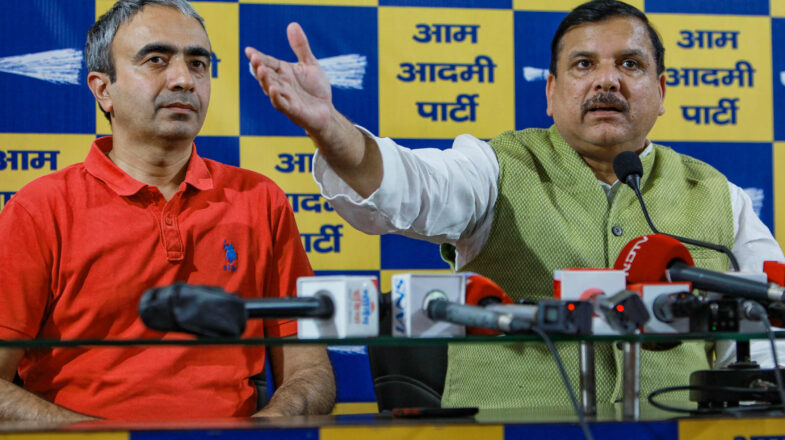 पार्टी छोड़ने वाले सांसदों की शिकायत करेगी आप