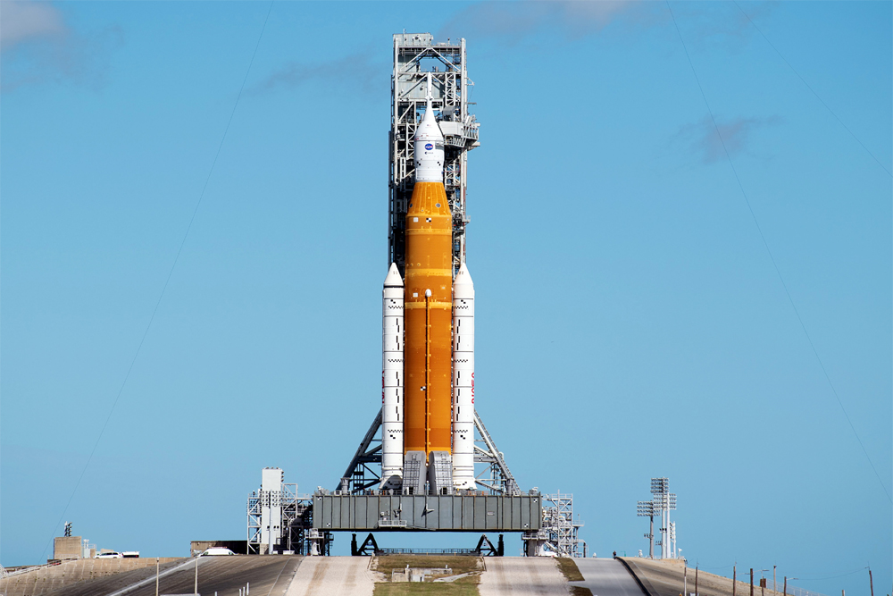 चांद के पार पहुंचेगा इंसान