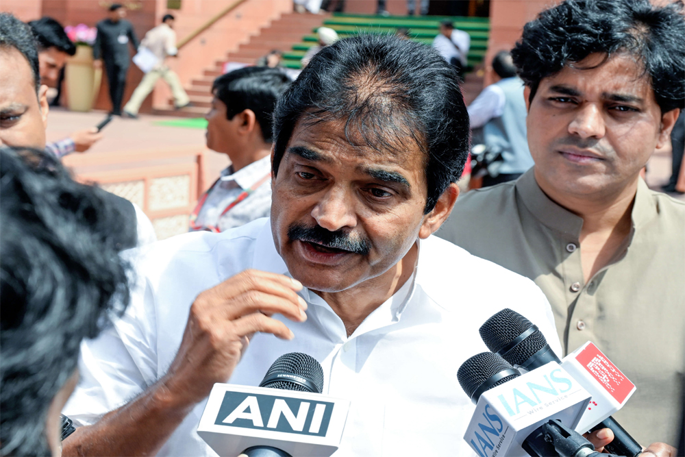 केसी वेणुगोपाल ने क्या दावेदारी छोड़ दी?