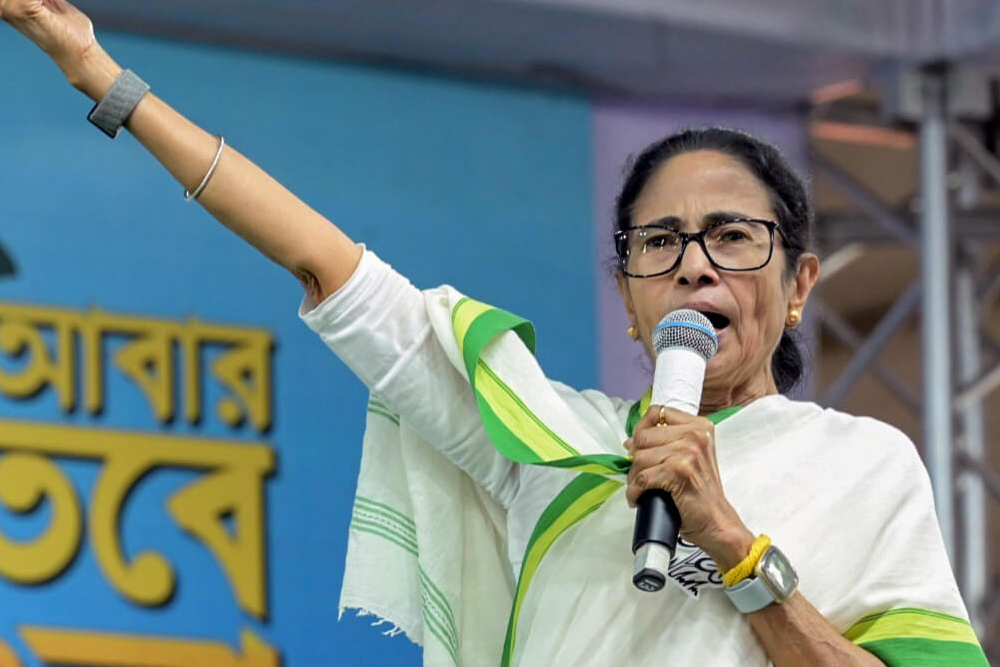 मतदान से पहले असहाय ममता