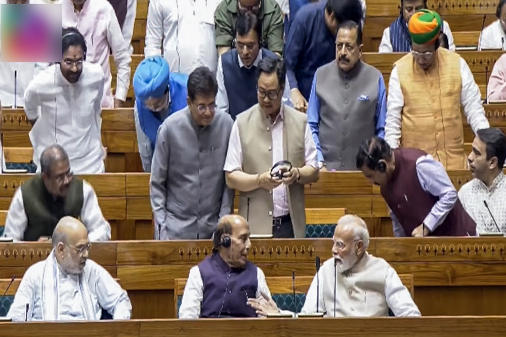 संसद, संविधान सब राजनीति साधने का मंच