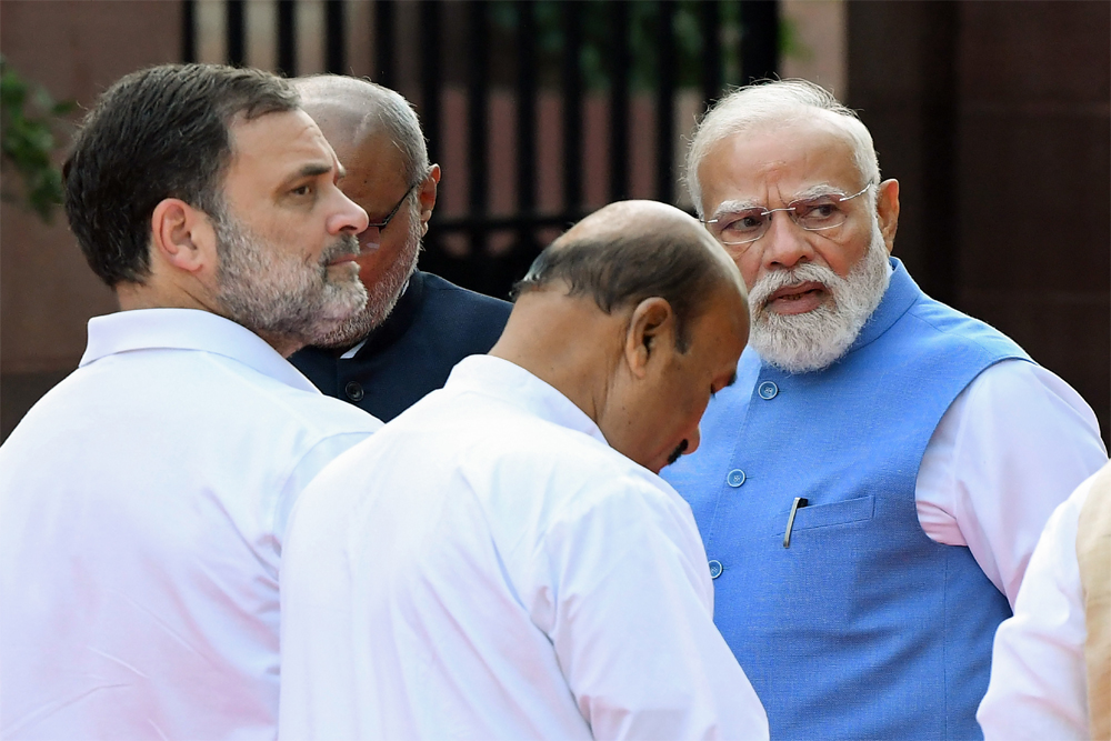 संसद में मिले मोदी और राहुल