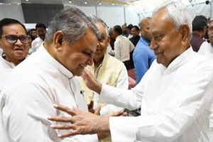 नीतीश किसको नेता चुनेंगे?