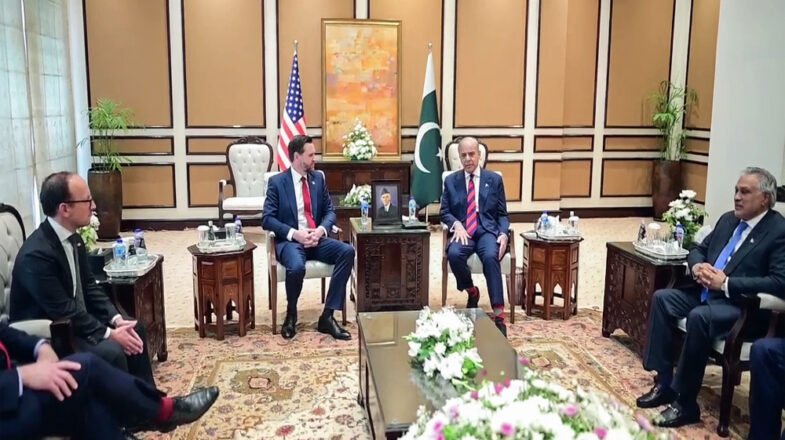 अमेरिकाः पीछे नाकामियां हैं, और आगे बीहड़