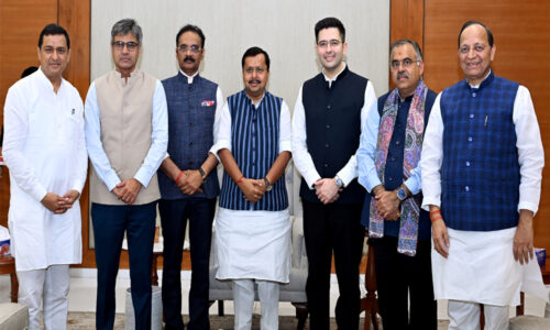 आप के सात सांसद भाजपा के साथ