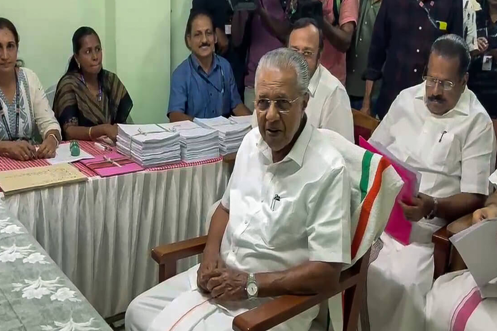 विजयन की हिंदू राजनीति भारी पड़ी है