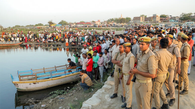 वृंदावन में यमुना में नाव डूबी, 10 की मौत