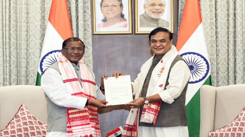 हिमंता बिस्वा सरमा ने दिया इस्तीफा, नई सरकार के गठन तक रहेंगे कार्यवाहक मुख्यमंत्री