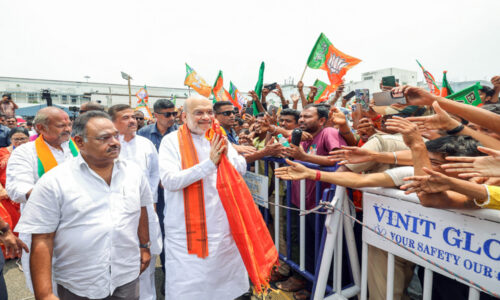 पश्चिम बंगाल : अमित शाह पहुंचे कोलकाता