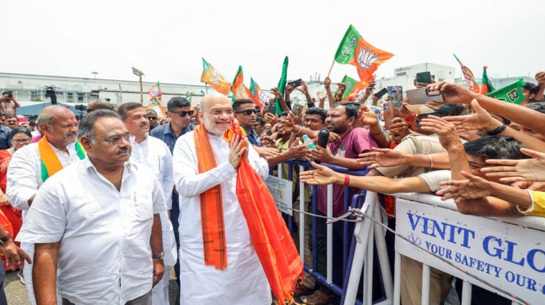 पश्चिम बंगाल : अमित शाह पहुंचे कोलकाता