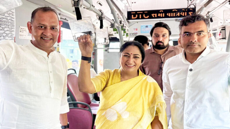 सीएम रेखा गुप्ता ने की ‘मेट्रो मंडे’ की शुरुआत
