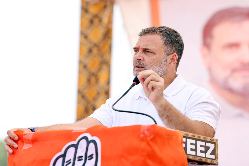 ‘देश में महंगाई, पीएम मोदी मेलोनी को खिला रहे टॉफियां’, राहुल गांधी