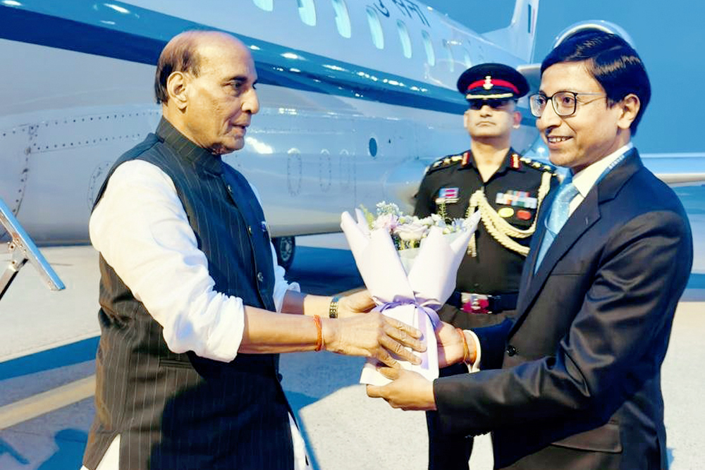 दक्षिण कोरिया पहुंचे रक्षा मंत्री राजनाथ सिंह